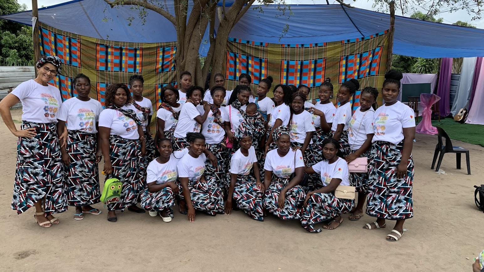Mães e mulheres reunidas no projeto Mães Fortes